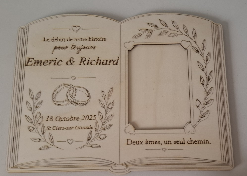 Cadre mariage personnalisé en bois – Livre ouvert gravé avec photo – Souvenir unique couple