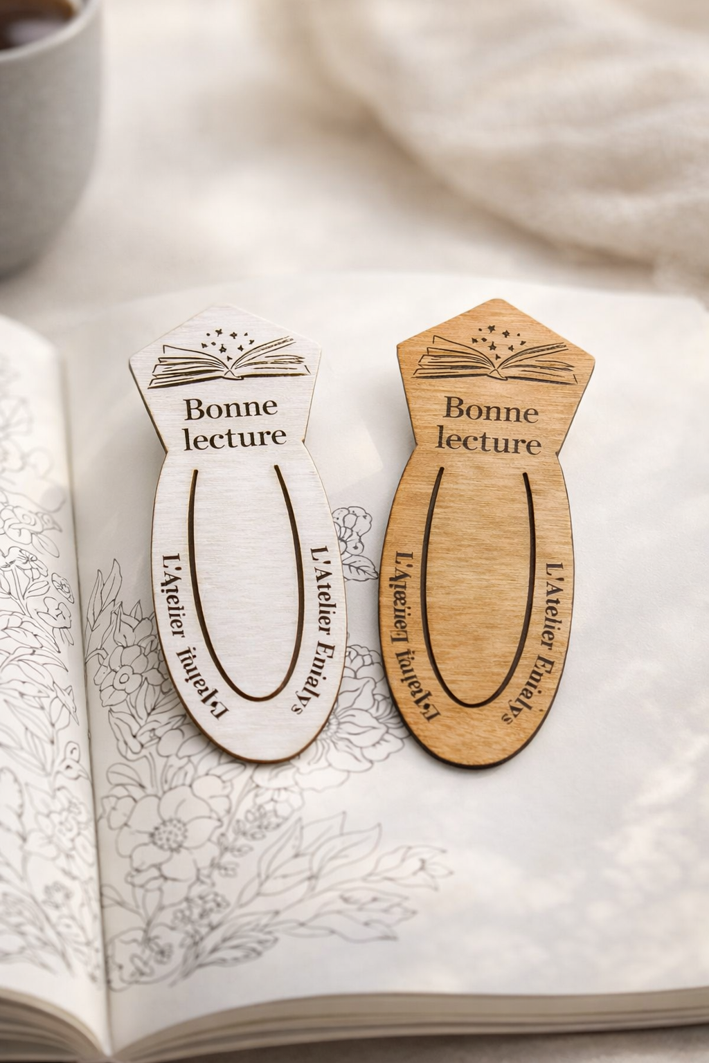marque-page trombone en bois personnalisé - Un Accessoire Unique de L’atelier Enialys