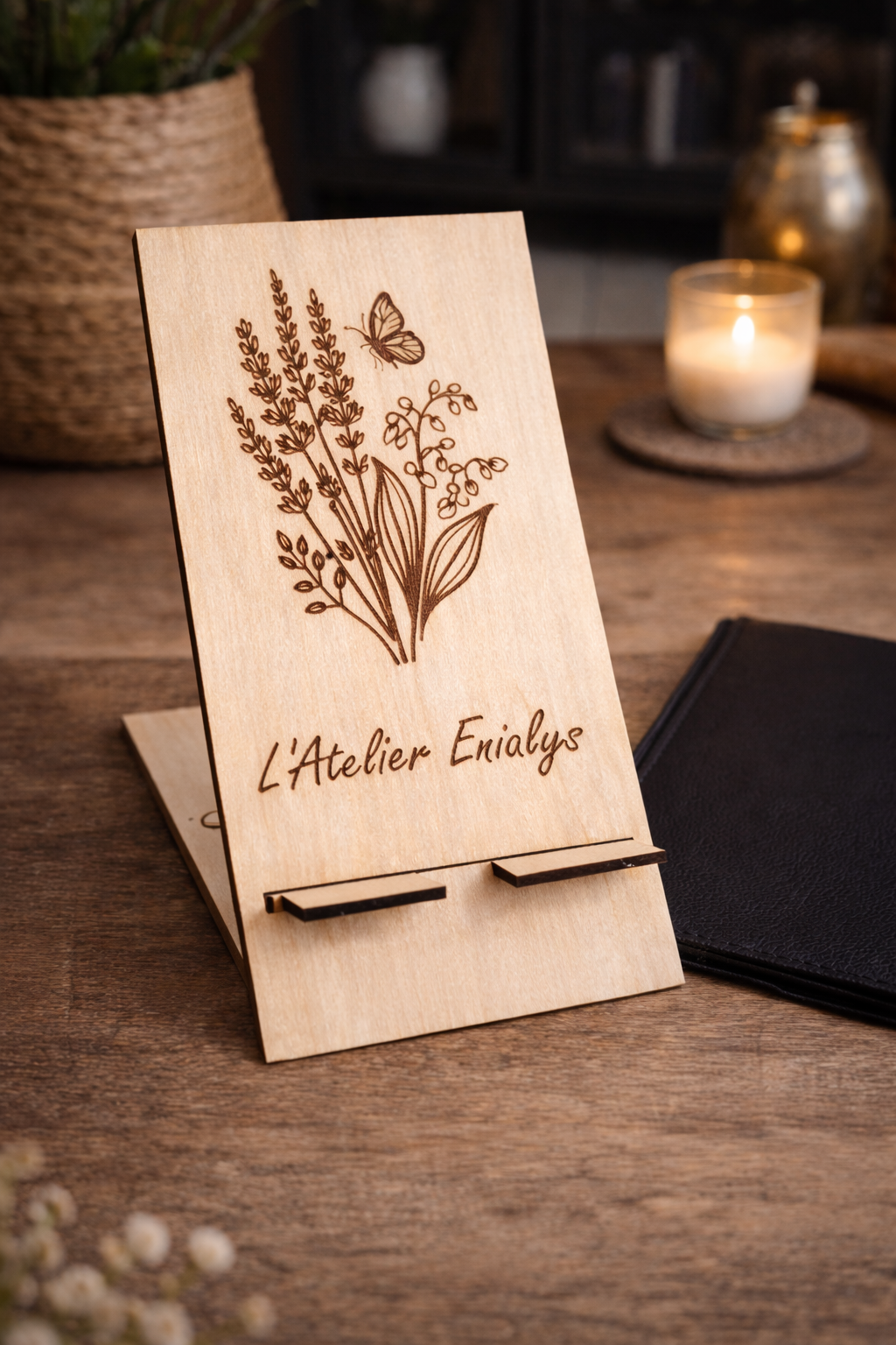 Support tablette en bois – Fabrication artisanale personnalisable | L’Atelier Enialys